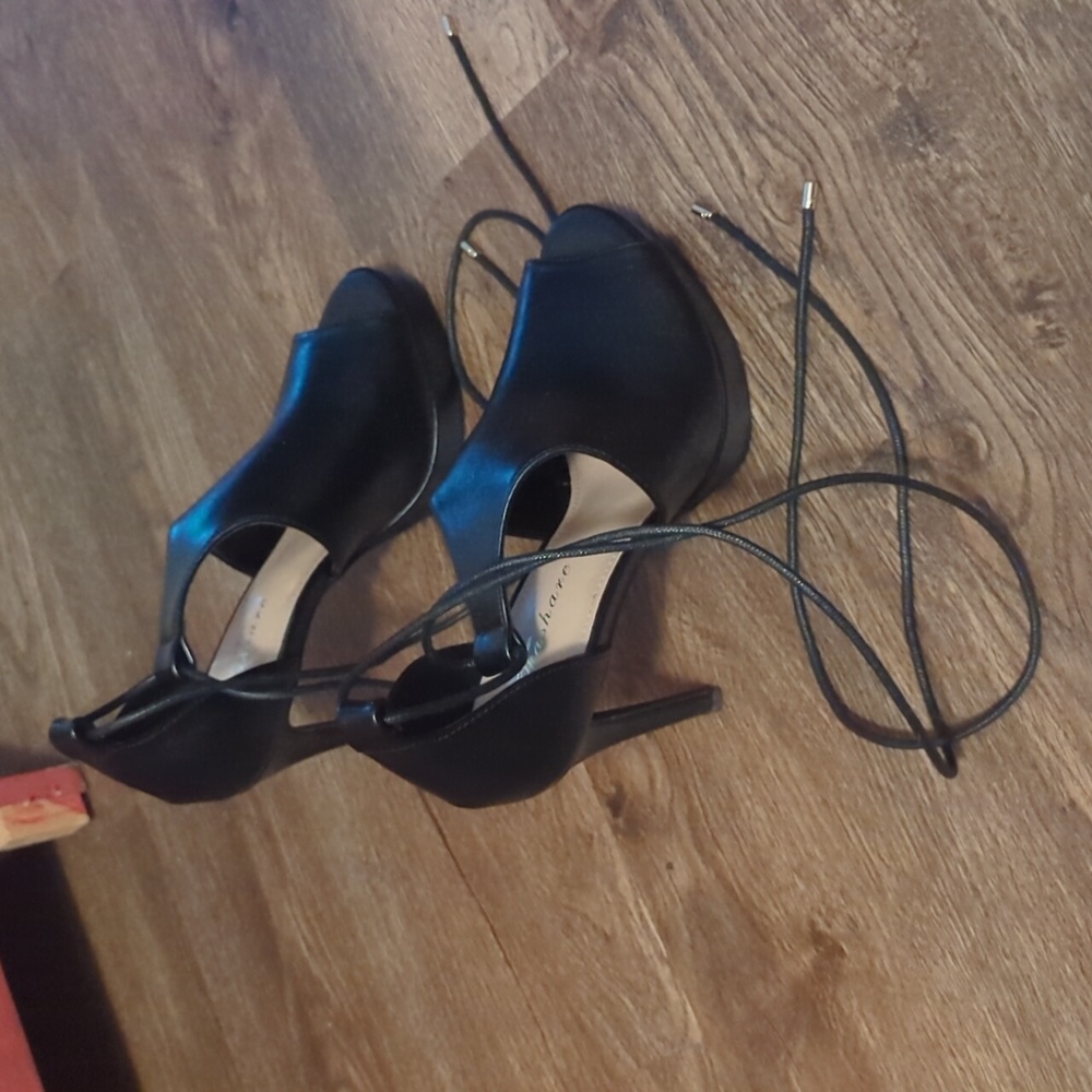Black high heels - size 7.5